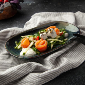 Салат с лососем и рукколой